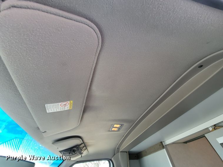 image for item ML9299 2000 Ford E-450 Super Duty  ambulance