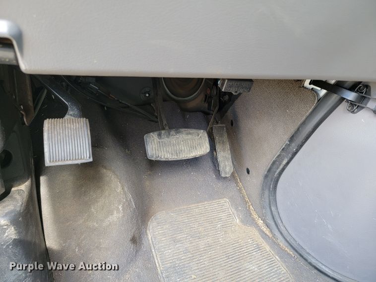 image for item ML9299 2000 Ford E-450 Super Duty  ambulance