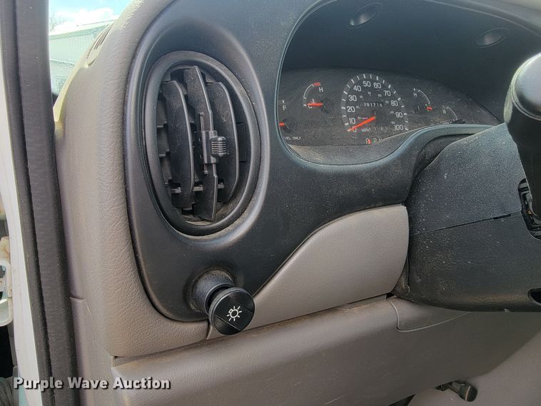 image for item ML9299 2000 Ford E-450 Super Duty  ambulance