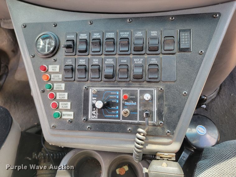 image for item ML9299 2000 Ford E-450 Super Duty  ambulance