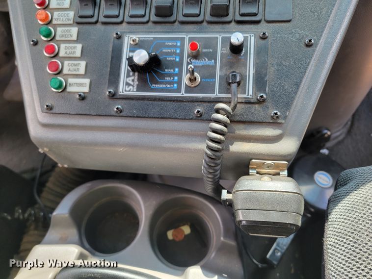 image for item ML9299 2000 Ford E-450 Super Duty  ambulance