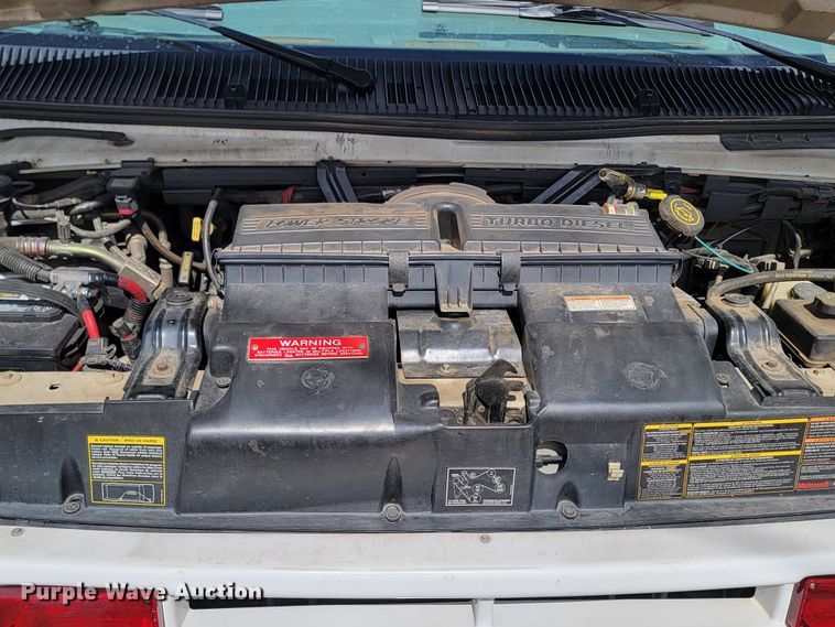 image for item ML9299 2000 Ford E-450 Super Duty  ambulance