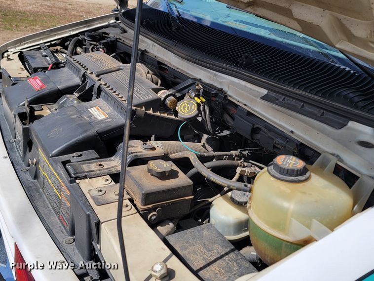 image for item ML9299 2000 Ford E-450 Super Duty  ambulance