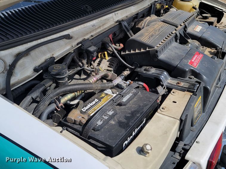 image for item ML9299 2000 Ford E-450 Super Duty  ambulance