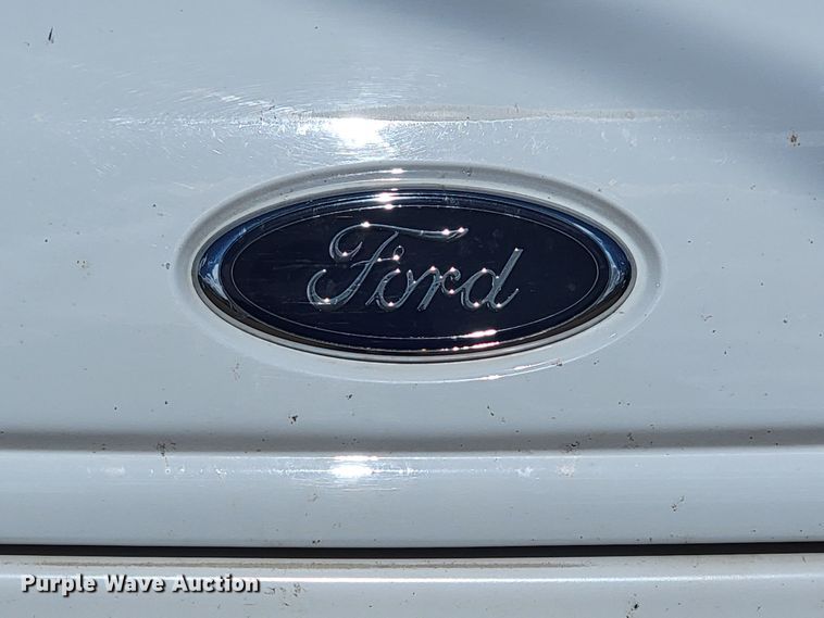 image for item ML9299 2000 Ford E-450 Super Duty  ambulance