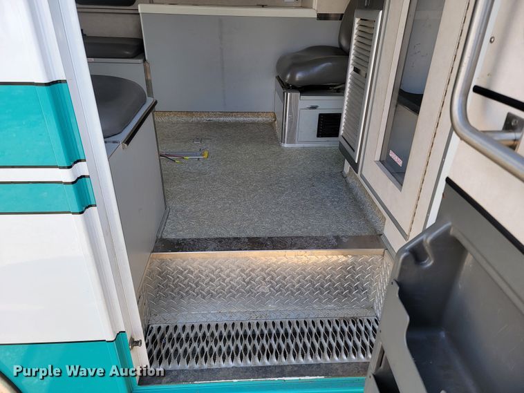 image for item ML9299 2000 Ford E-450 Super Duty  ambulance