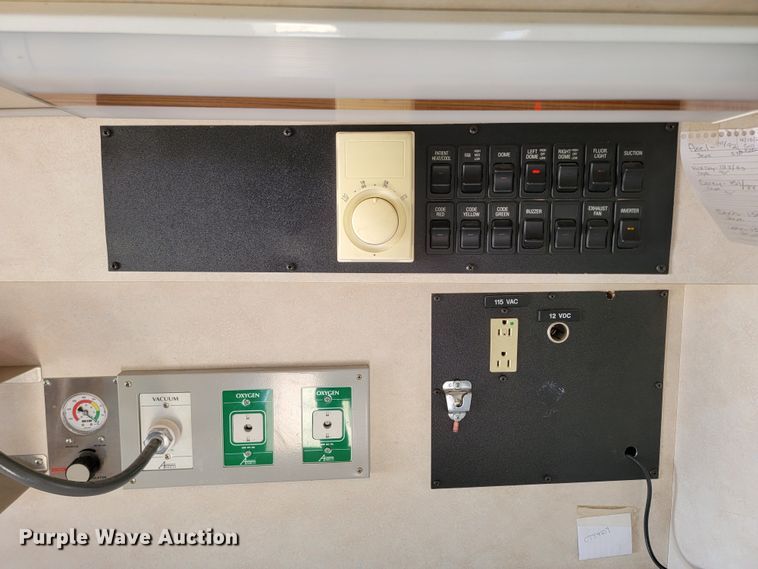 image for item ML9299 2000 Ford E-450 Super Duty  ambulance