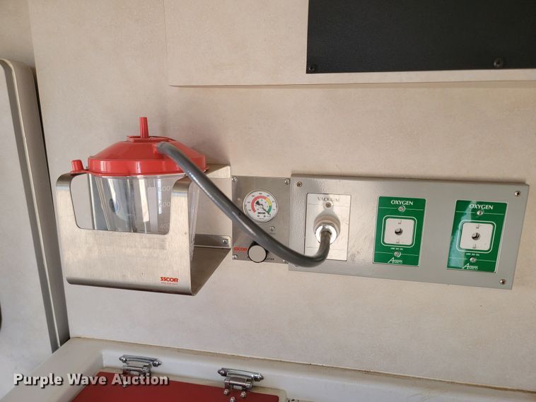 image for item ML9299 2000 Ford E-450 Super Duty  ambulance