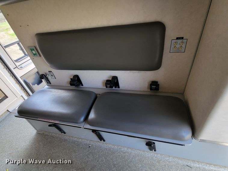 image for item ML9299 2000 Ford E-450 Super Duty  ambulance