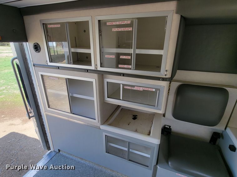 image for item ML9299 2000 Ford E-450 Super Duty  ambulance