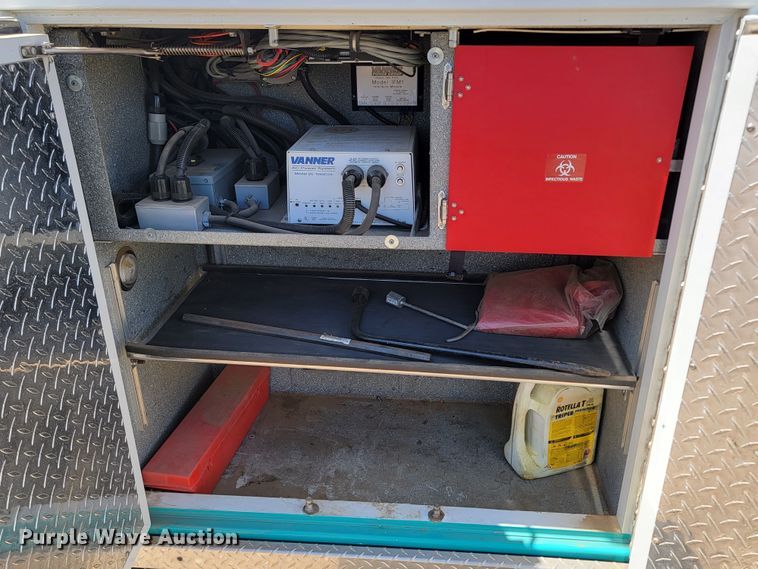 image for item ML9299 2000 Ford E-450 Super Duty  ambulance