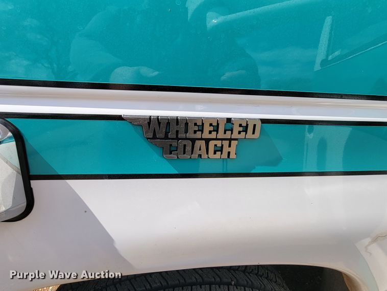 image for item ML9299 2000 Ford E-450 Super Duty  ambulance