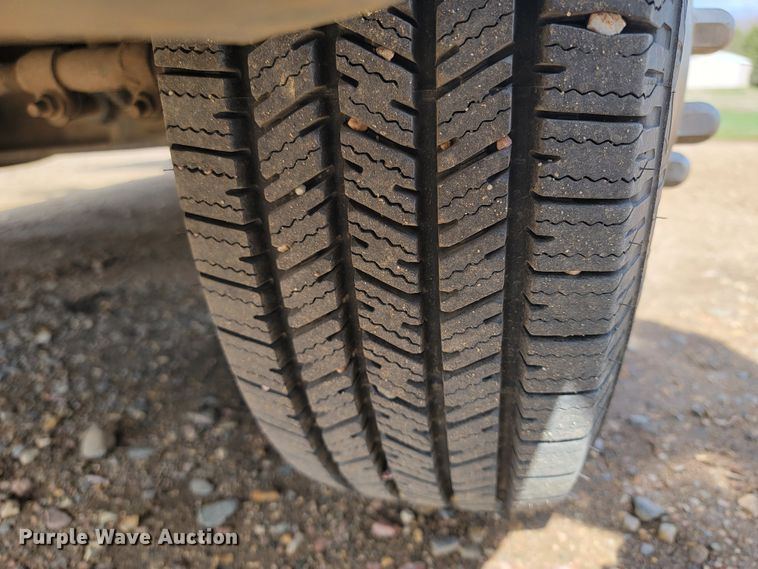 image for item ML9299 2000 Ford E-450 Super Duty  ambulance