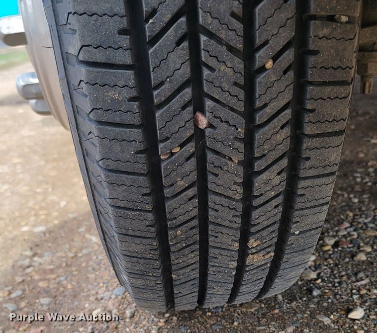 image for item ML9299 2000 Ford E-450 Super Duty  ambulance