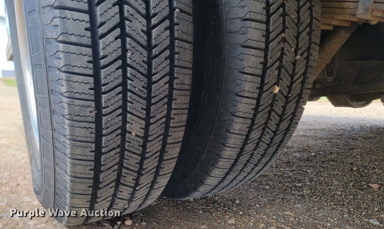 image for item ML9299 2000 Ford E-450 Super Duty  ambulance