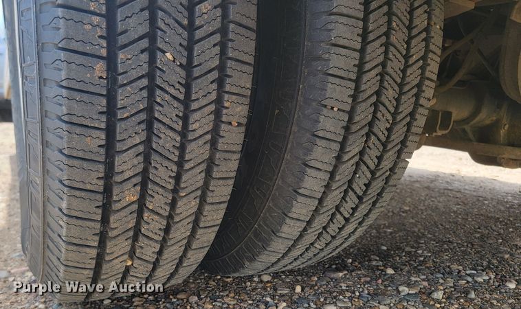 image for item ML9299 2000 Ford E-450 Super Duty  ambulance