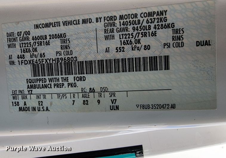 image for item ML9299 2000 Ford E-450 Super Duty  ambulance