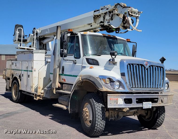 image for item ML9308 2008 International WorkStar 7400  digger derrick truck