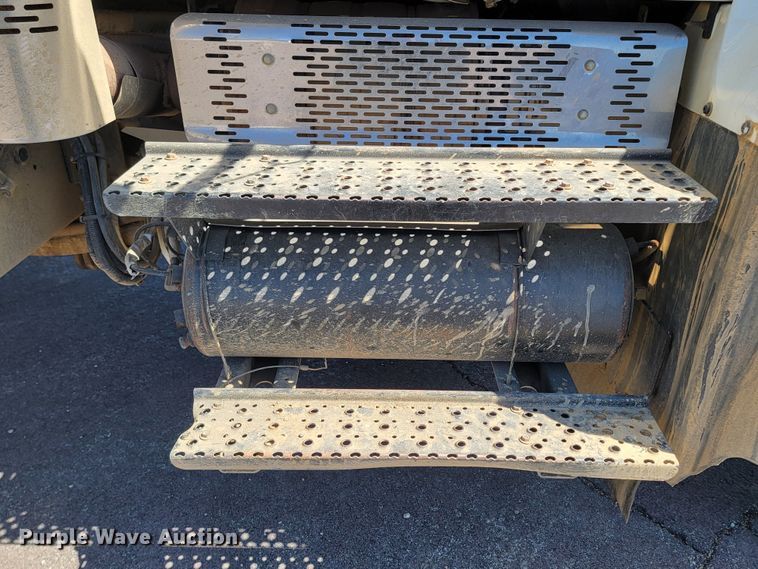 image for item ML9308 2008 International WorkStar 7400  digger derrick truck