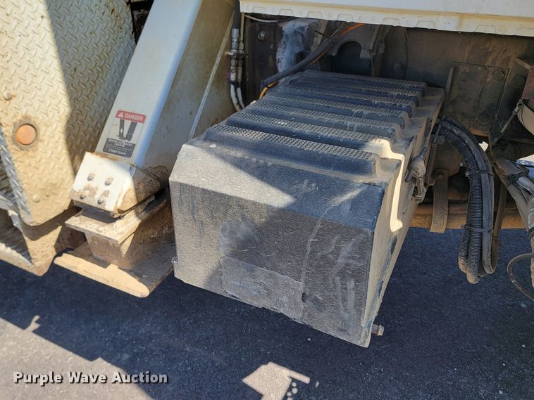 image for item ML9308 2008 International WorkStar 7400  digger derrick truck