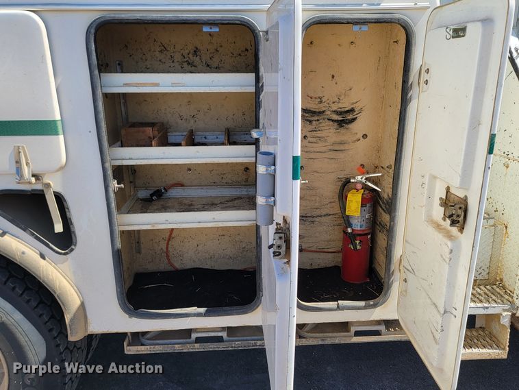 image for item ML9308 2008 International WorkStar 7400  digger derrick truck