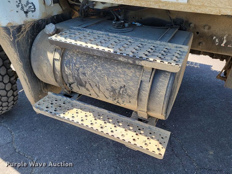 image for item ML9308 2008 International WorkStar 7400  digger derrick truck