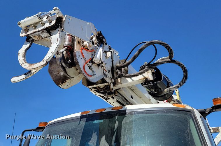 image for item ML9308 2008 International WorkStar 7400  digger derrick truck