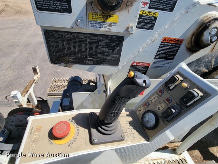 image for item ML9308 2008 International WorkStar 7400  digger derrick truck