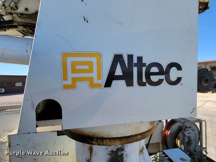 image for item ML9308 2008 International WorkStar 7400  digger derrick truck