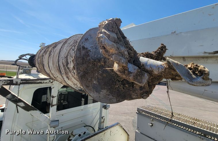 image for item ML9308 2008 International WorkStar 7400  digger derrick truck