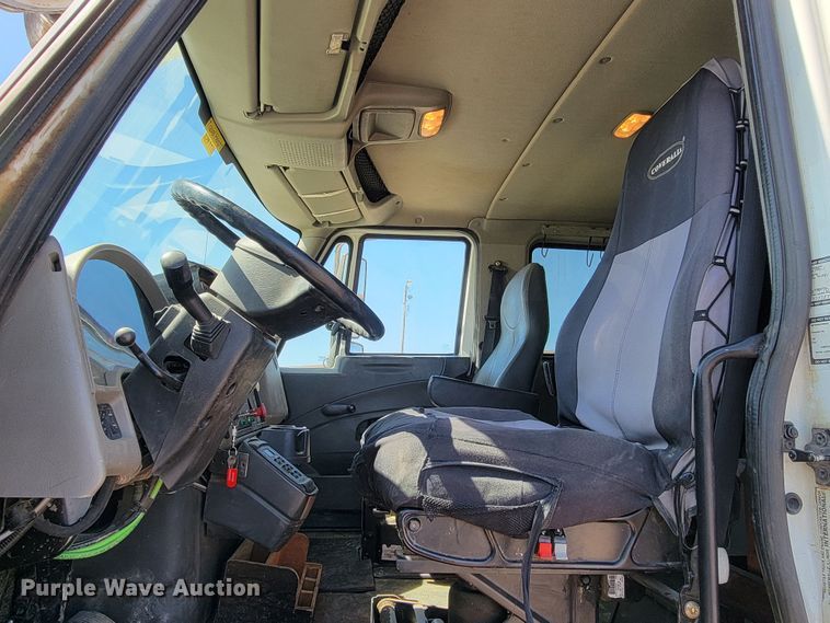 image for item ML9308 2008 International WorkStar 7400  digger derrick truck