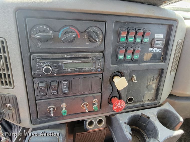 image for item ML9308 2008 International WorkStar 7400  digger derrick truck