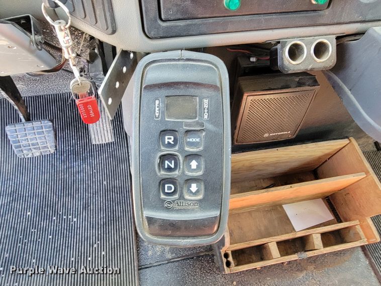 image for item ML9308 2008 International WorkStar 7400  digger derrick truck