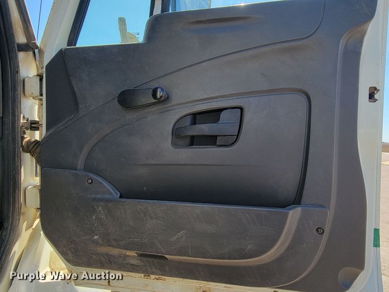 image for item ML9308 2008 International WorkStar 7400  digger derrick truck