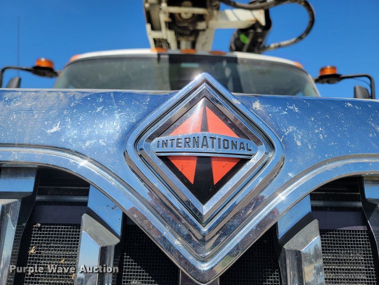 image for item ML9308 2008 International WorkStar 7400  digger derrick truck