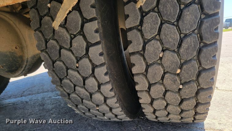 image for item ML9308 2008 International WorkStar 7400  digger derrick truck