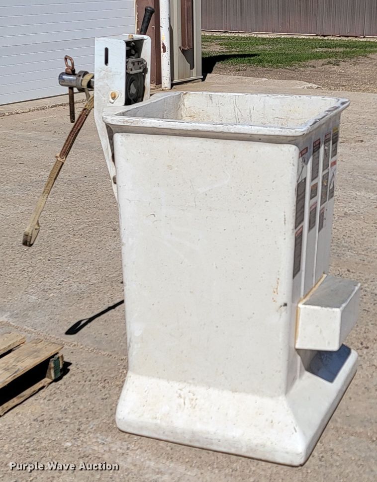 image for item ML9308 2008 International WorkStar 7400  digger derrick truck