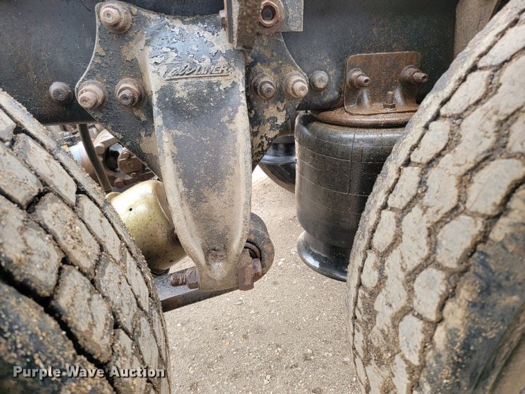 image for item ML9339 2009 Freightliner Cascadia 125  semi truck