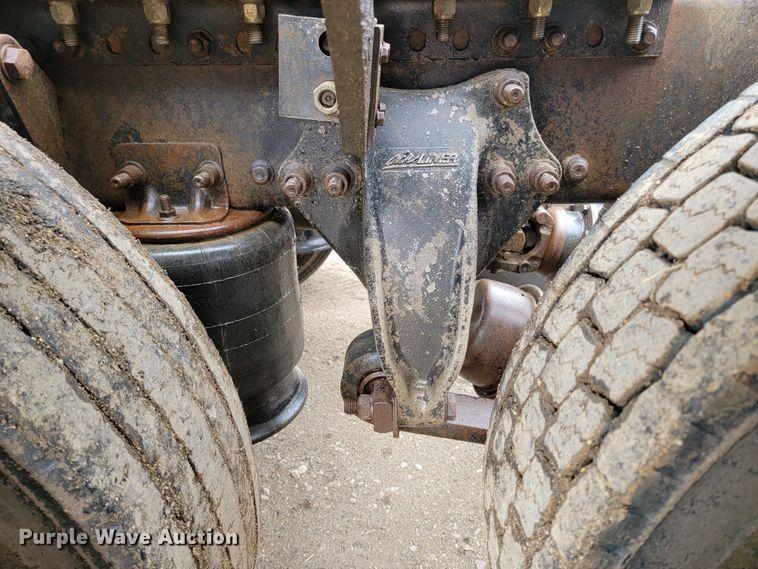 image for item ML9339 2009 Freightliner Cascadia 125  semi truck