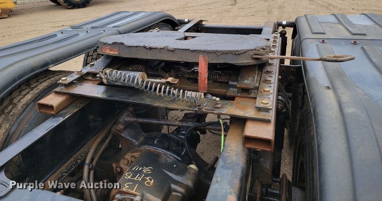 image for item ML9339 2009 Freightliner Cascadia 125  semi truck