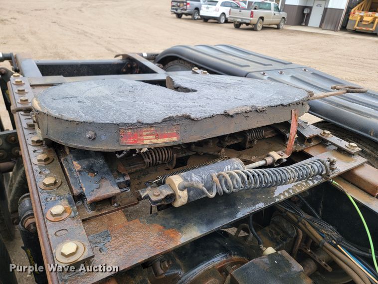 image for item ML9339 2009 Freightliner Cascadia 125  semi truck