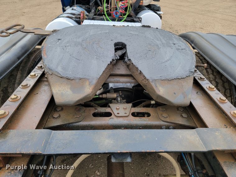 image for item ML9339 2009 Freightliner Cascadia 125  semi truck