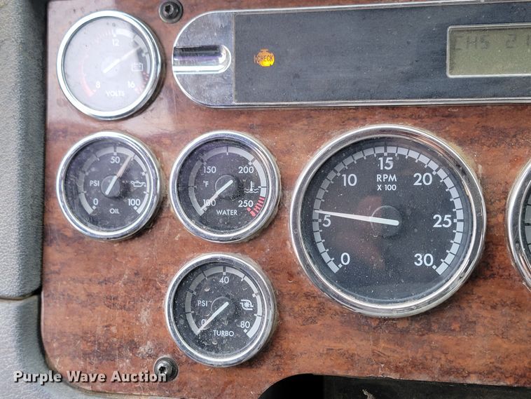 image for item ML9339 2009 Freightliner Cascadia 125  semi truck