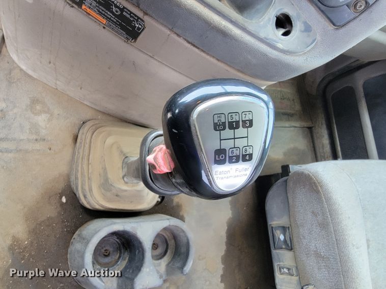 image for item ML9339 2009 Freightliner Cascadia 125  semi truck