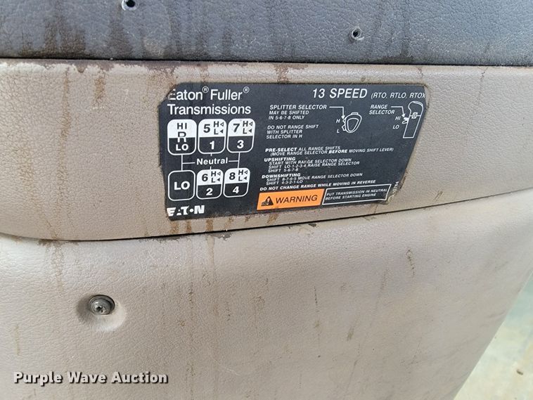 image for item ML9339 2009 Freightliner Cascadia 125  semi truck