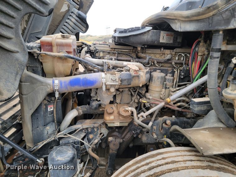 image for item ML9339 2009 Freightliner Cascadia 125  semi truck