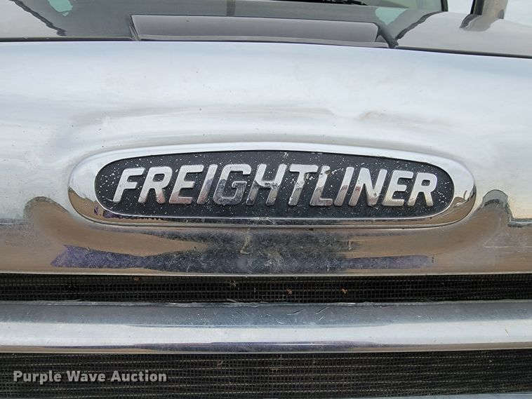 image for item ML9339 2009 Freightliner Cascadia 125  semi truck