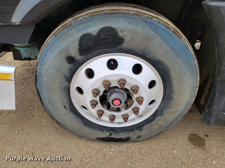 image for item ML9339 2009 Freightliner Cascadia 125  semi truck