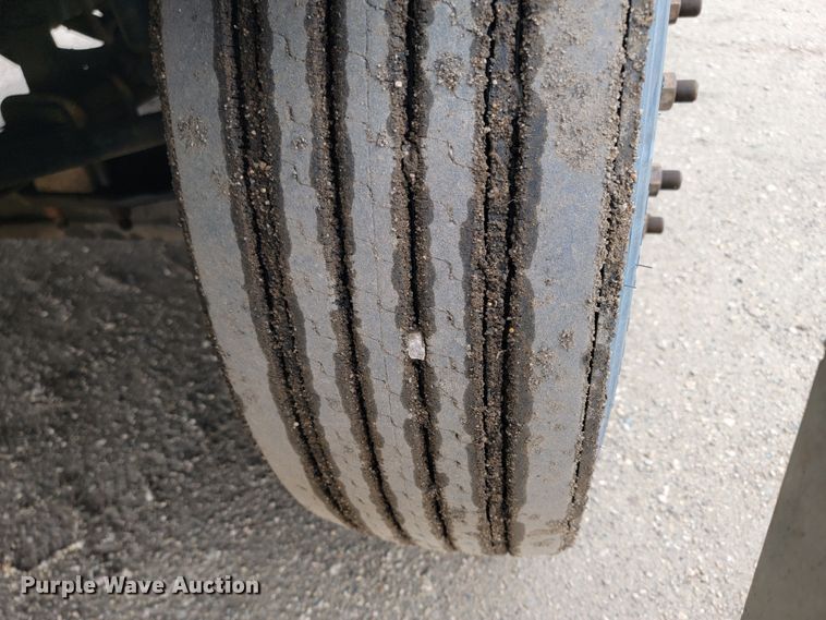 image for item ML9339 2009 Freightliner Cascadia 125  semi truck