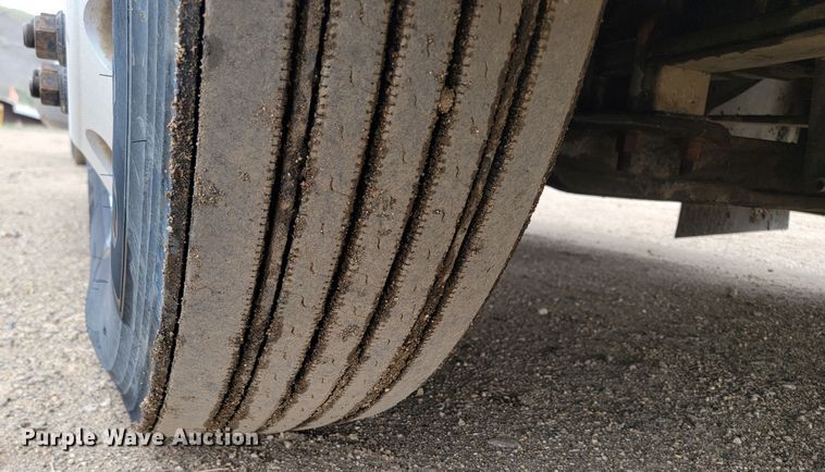 image for item ML9339 2009 Freightliner Cascadia 125  semi truck